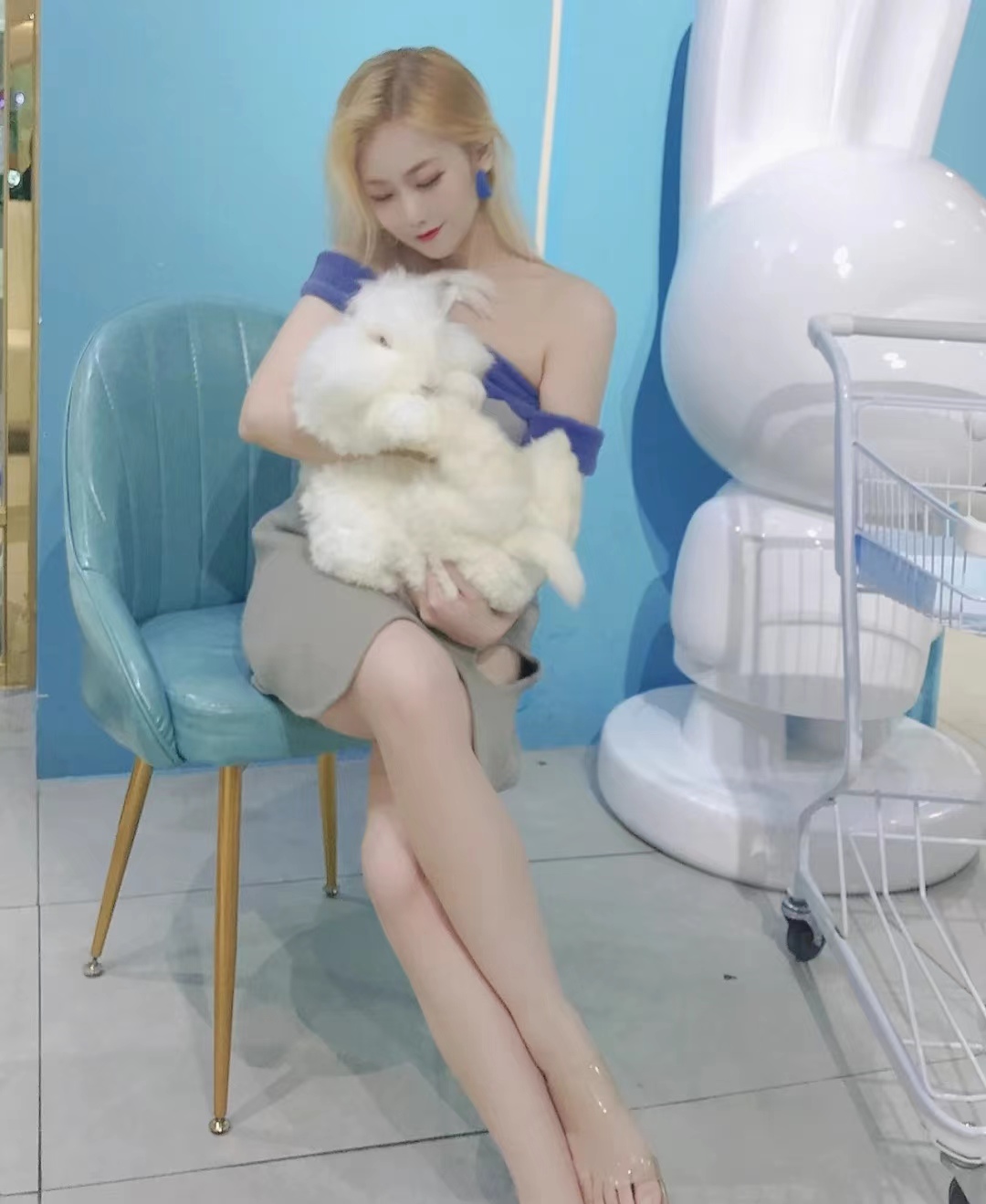 f45db933-10a3-4667-a70f-8860a3da14ff f45db933-10a3-4667-a70f-8860a3da14ff